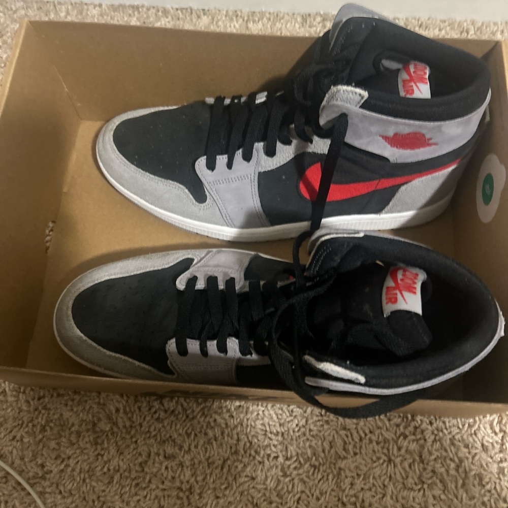 Nike Men's Black, Gray, and Red Sneakers
